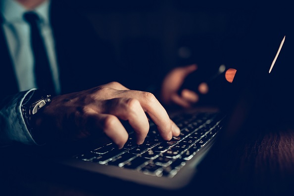 加班到凌晨，突然肚子痛，提防心梗