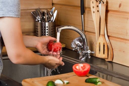 水面上的泡沫,不是农药和细菌 水面上的泡沫,不是农药和细菌