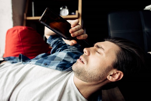 剧吐后怀疑食管破裂,及时去医院就诊,别喝水