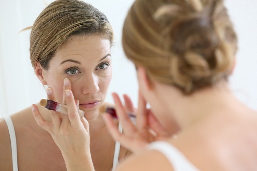 色素型黑眼圈是眼眶周围色素沉着引起,如何避免黑眼圈“反弹”