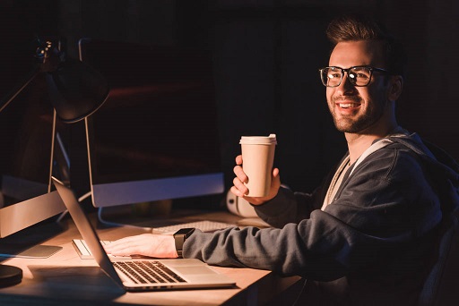 人参有一定的提神补气功效,人参可改善熬夜后的津液亏虚