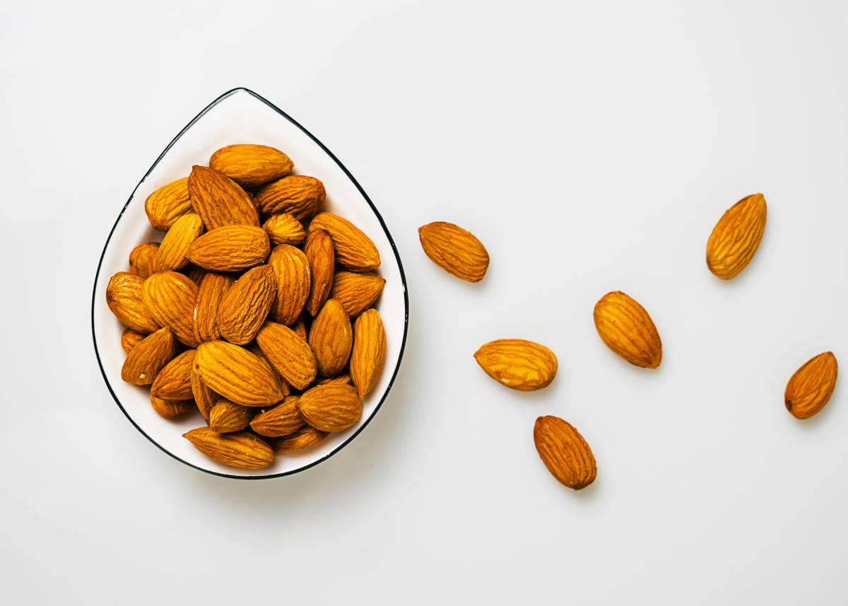 桃仁,活血化瘀,止痛 桃仁,活血化瘀,止痛