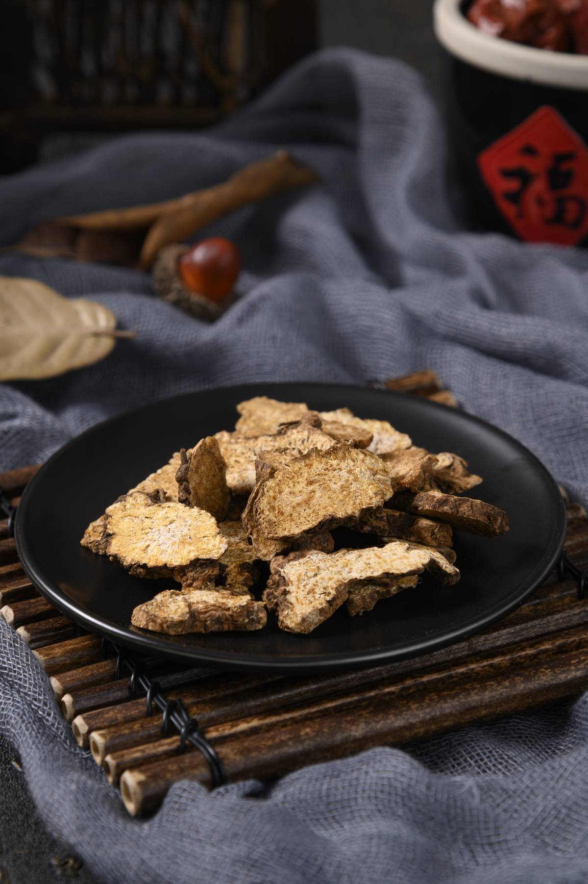 苍术,燥湿润脾,温燥之性