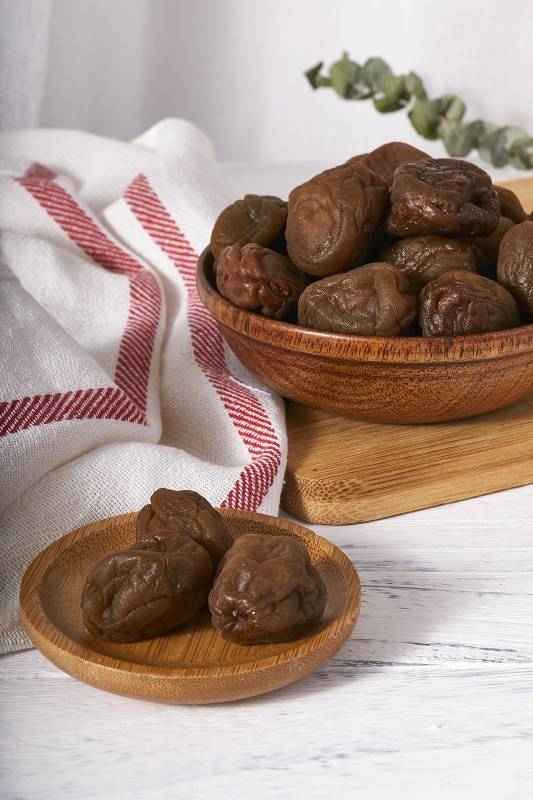 乌梅,性温,收敛,益气生津