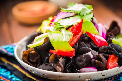 木耳：肉厚、有韧劲儿，素食者的补铁好帮手