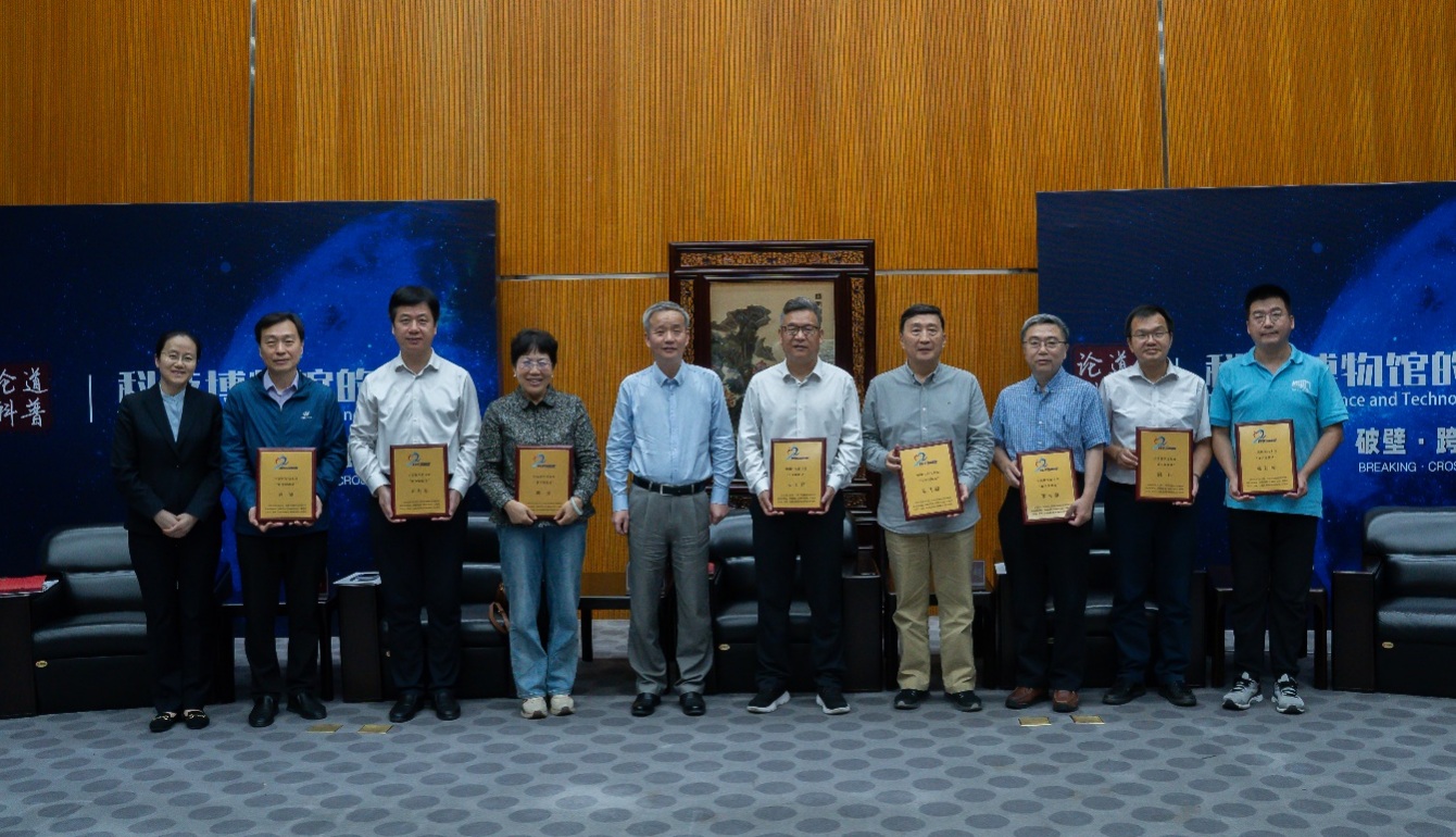 8位专家齐聚一堂